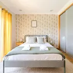Casa Ar-belo By House And People Carapecos