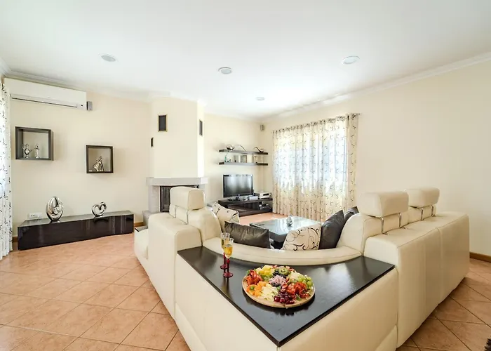 Casa de Férias Casa Ar-belo By House And People